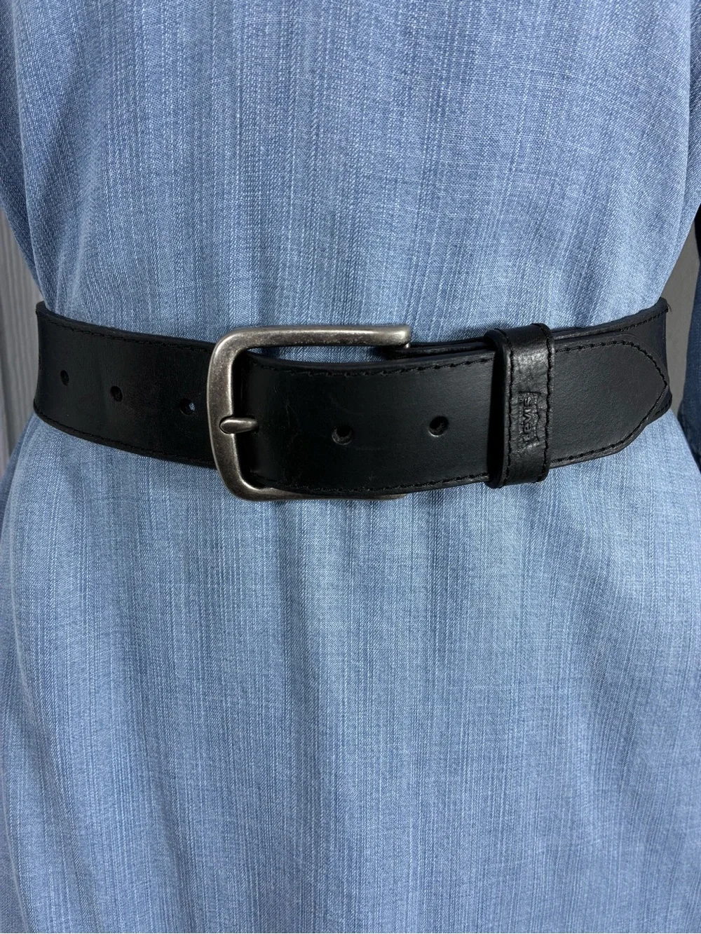 Levi's Black men's belt sz M 34-36 Genuine Leather Brushed Metal Buckle